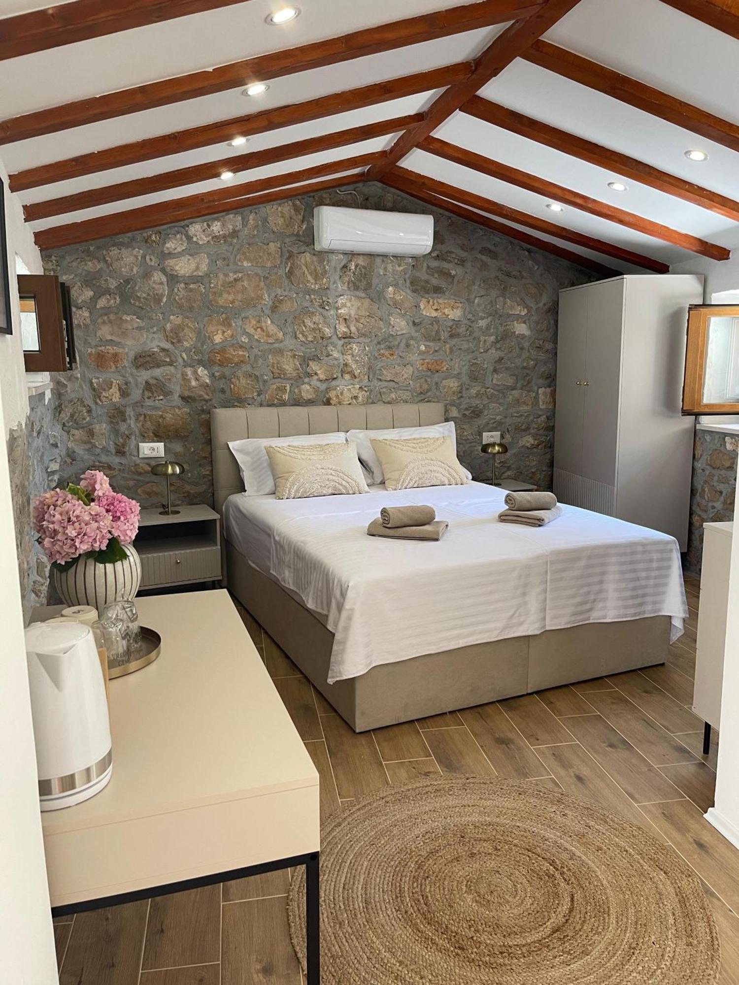 Monte Cristo Wines & Rooms Kuna Pelješka Εξωτερικό φωτογραφία
